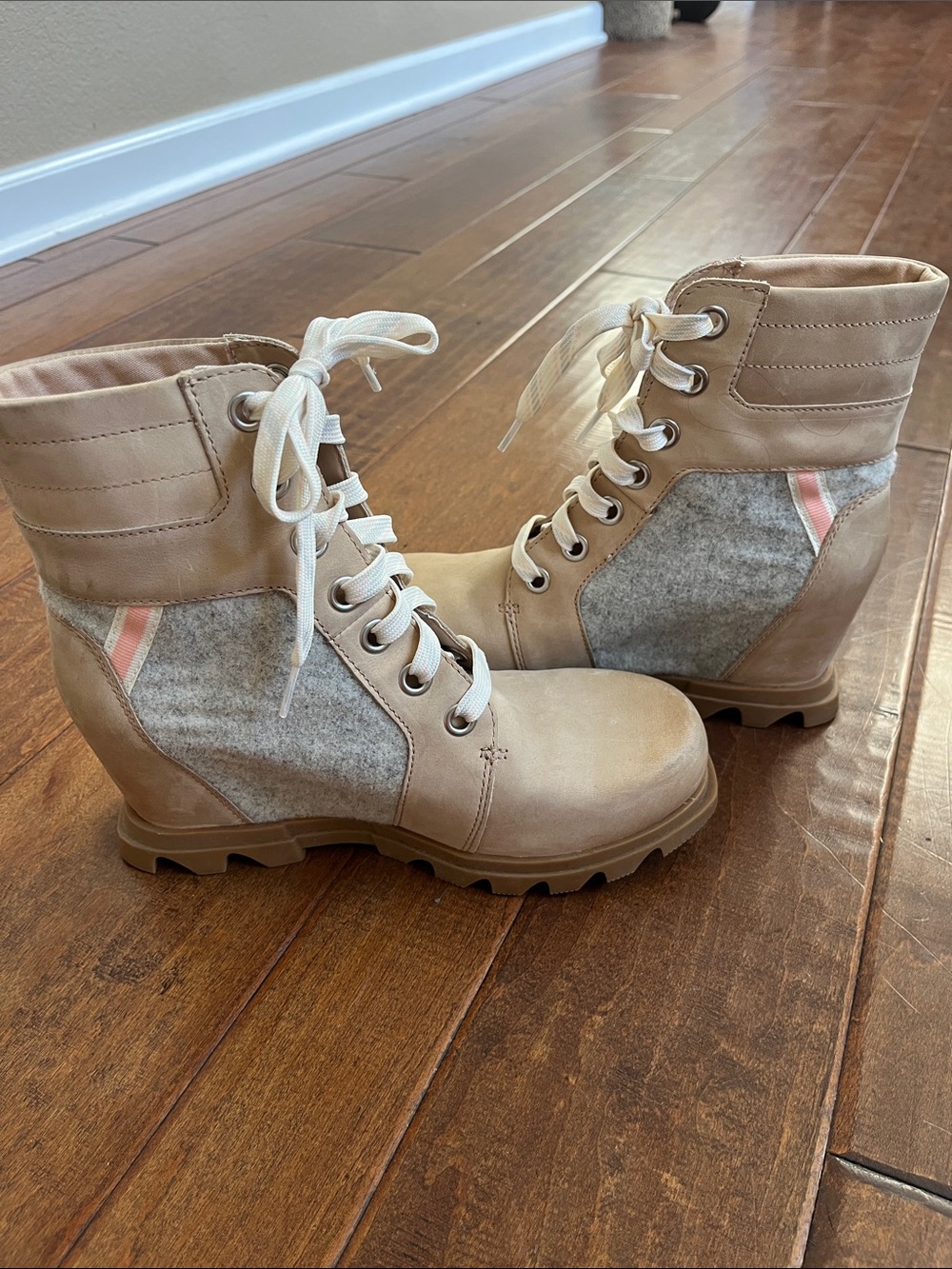 Sorel Lace-Up Women's Wedge Ankle Boots